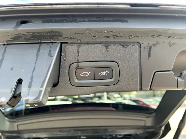 VOLVO XC60 (8/28)