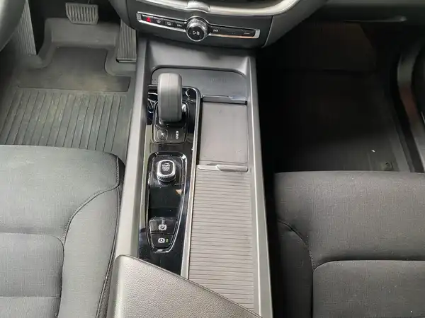 VOLVO XC60 (9/20)