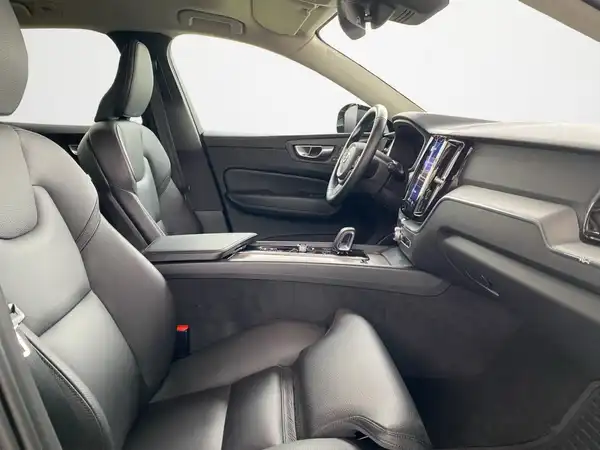 VOLVO XC60 (12/23)