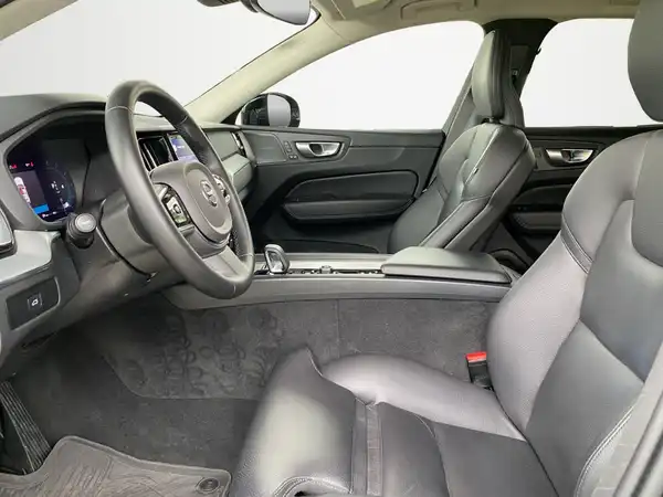 VOLVO XC60 (7/23)