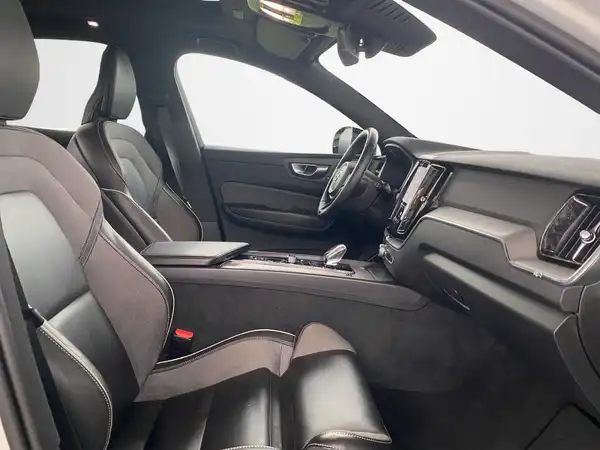 VOLVO XC60 (12/22)