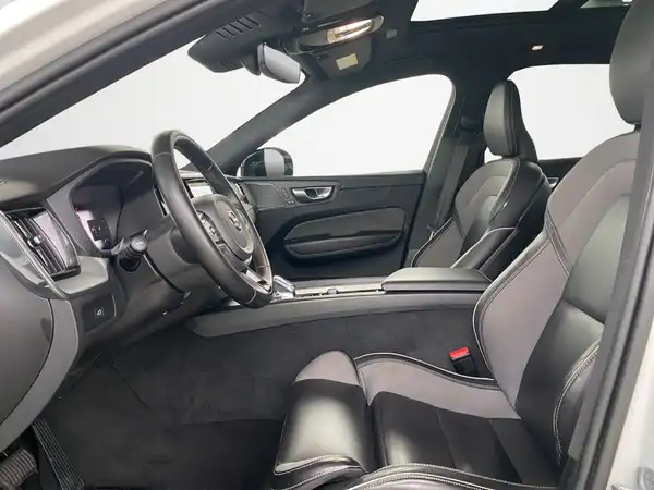 VOLVO XC60 (7/22)