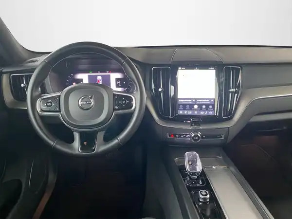 VOLVO XC60 (8/22)