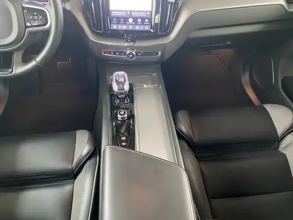 VOLVO XC60 (9/22)