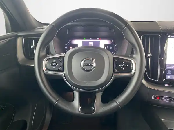 VOLVO XC60 (10/22)