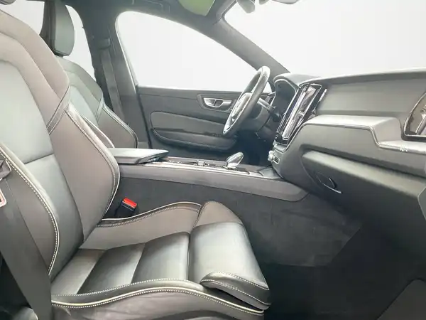 VOLVO XC60 (12/21)