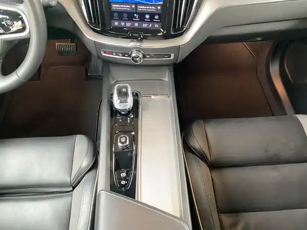 VOLVO XC60 (9/21)