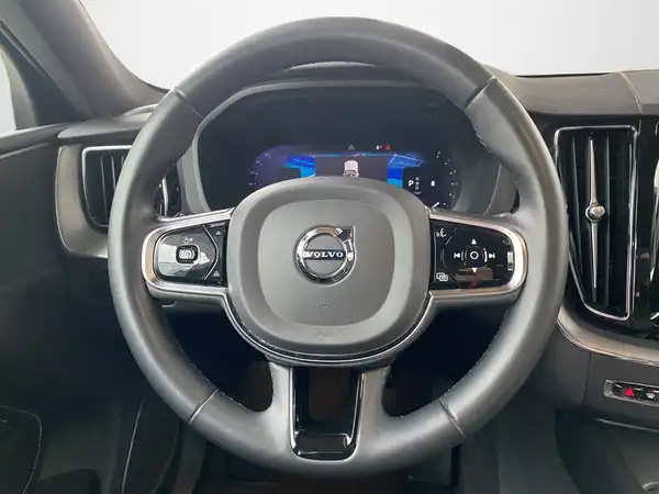 VOLVO XC60 (10/21)