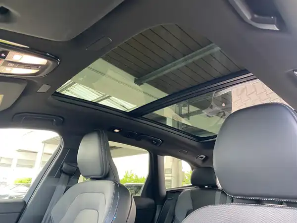 VOLVO XC60 (22/23)
