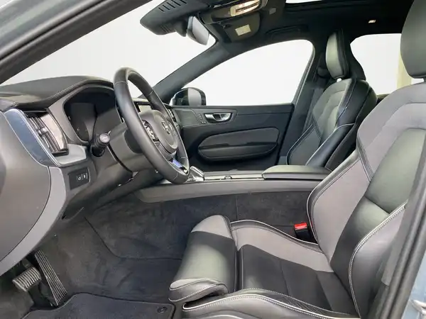 VOLVO XC60 (7/23)