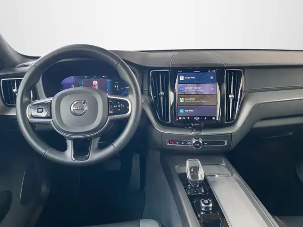 VOLVO XC60 (8/23)