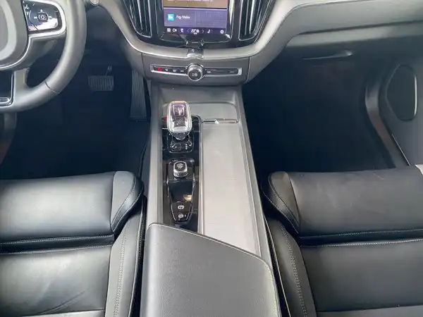 VOLVO XC60 (9/23)