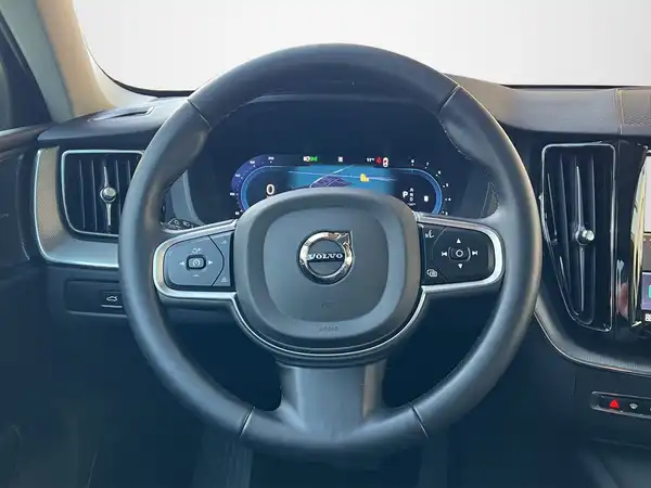 VOLVO XC60 (10/22)