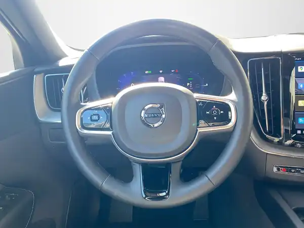 VOLVO XC60 (10/21)