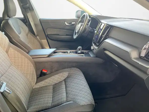 VOLVO XC60 (12/22)
