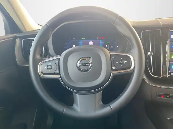 VOLVO XC60 (10/22)