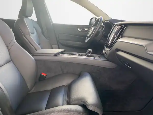 VOLVO XC60 (12/21)