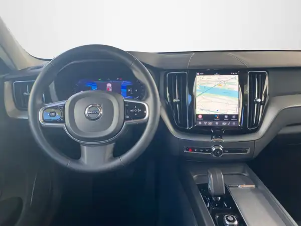 VOLVO XC60 (8/21)