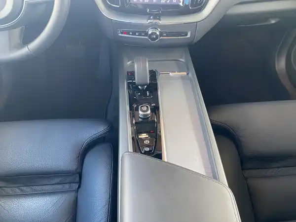 VOLVO XC60 (9/21)