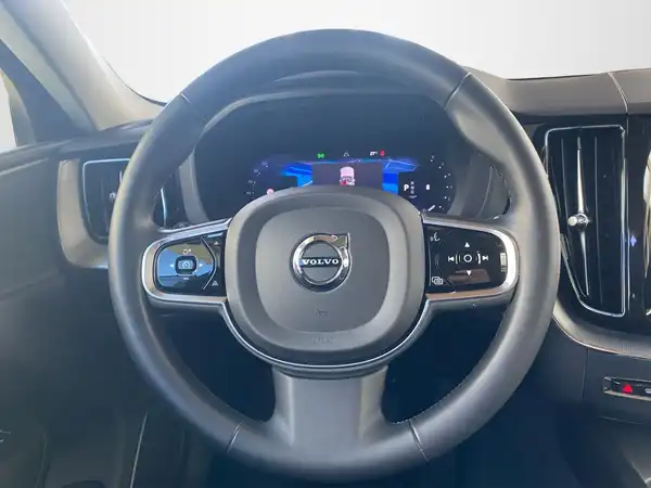 VOLVO XC60 (10/21)