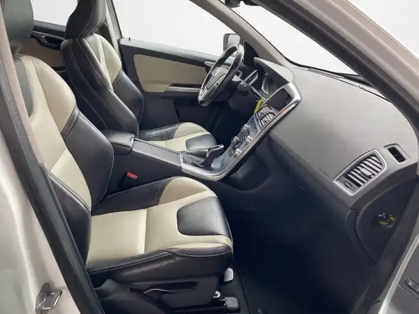 VOLVO XC60 (12/20)