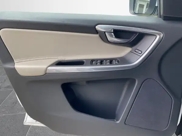 VOLVO XC60 (17/20)