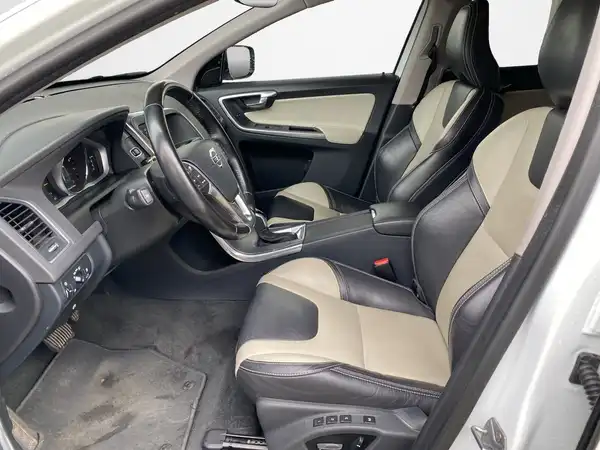 VOLVO XC60 (7/20)