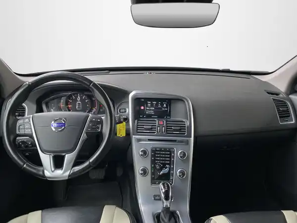 VOLVO XC60 (8/20)