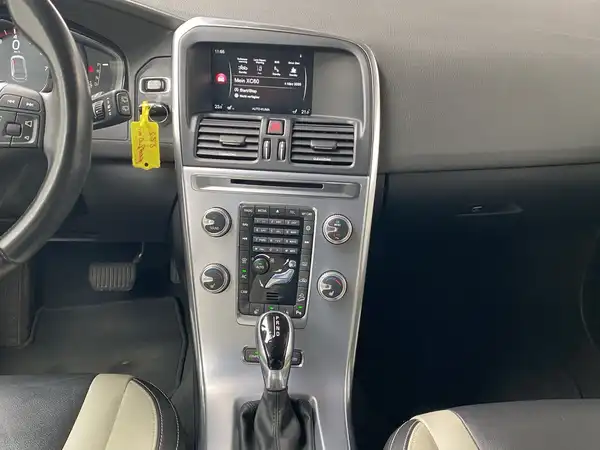 VOLVO XC60 (9/20)