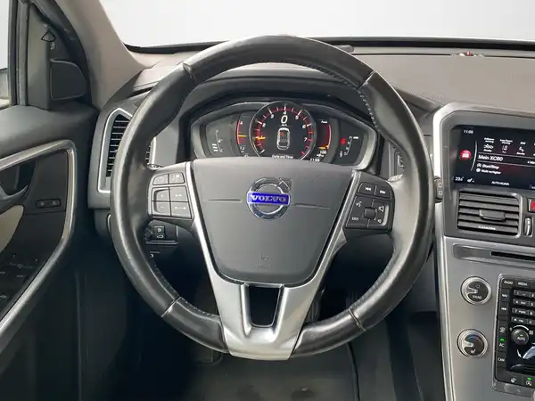 VOLVO XC60 (10/20)
