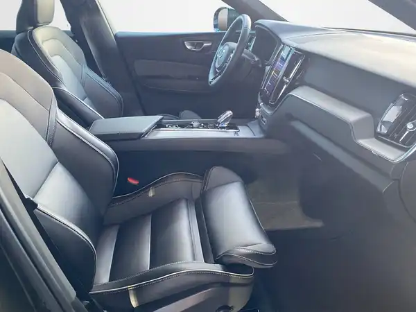 VOLVO XC60 (11/22)