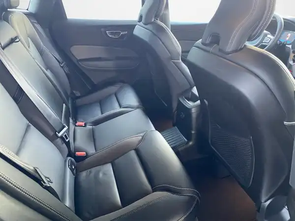 VOLVO XC60 (12/22)