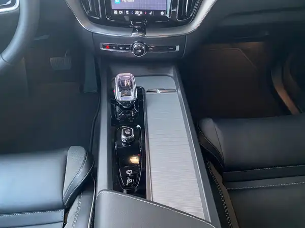 VOLVO XC60 (8/22)