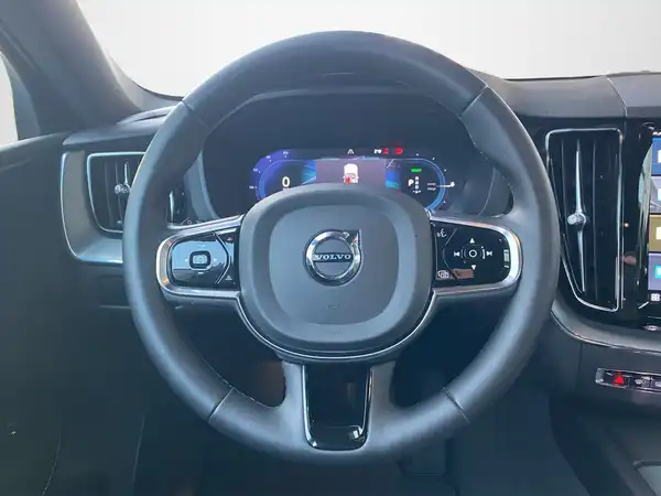 VOLVO XC60 (9/22)