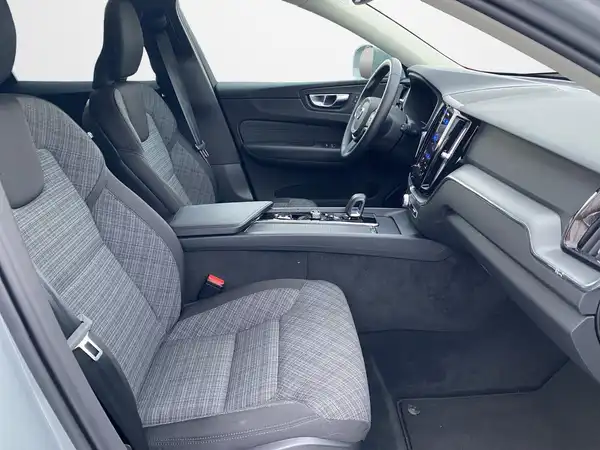 VOLVO XC60 (12/21)