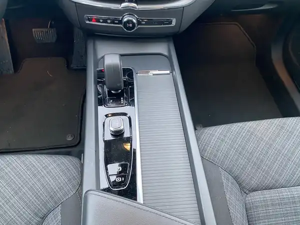 VOLVO XC60 (9/21)
