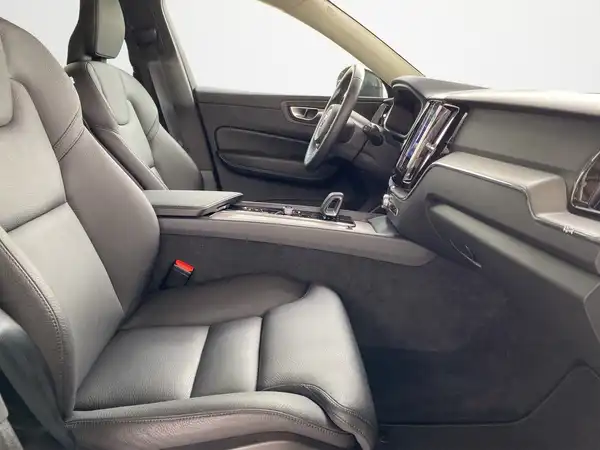 VOLVO XC60 (12/21)