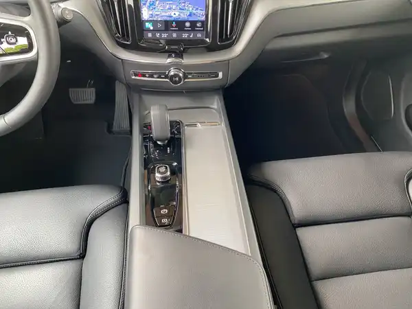 VOLVO XC60 (9/21)