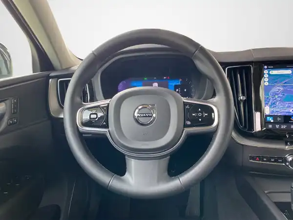 VOLVO XC60 (10/21)