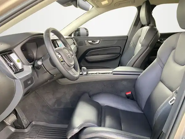 VOLVO XC60 (7/20)