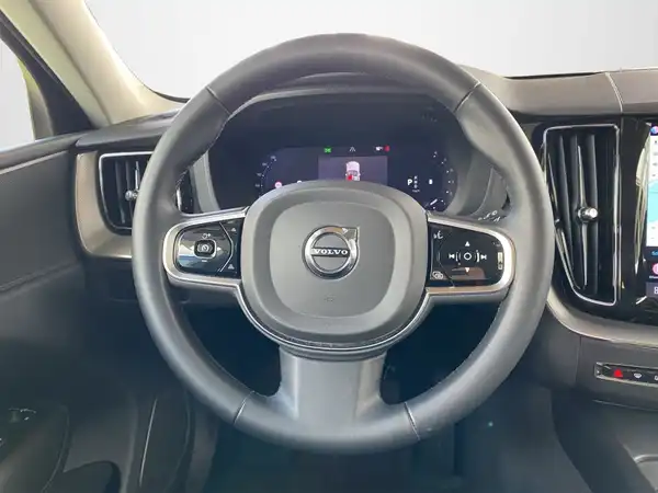 VOLVO XC60 (10/20)