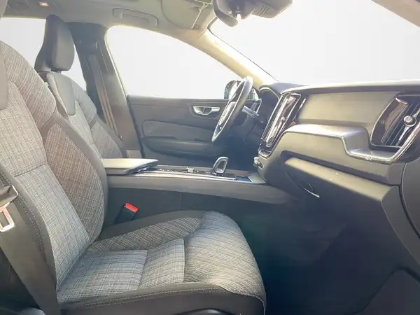 VOLVO XC60 (12/23)