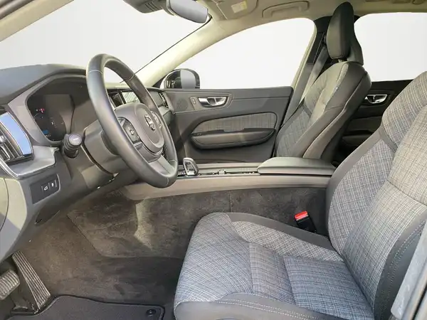VOLVO XC60 (7/23)