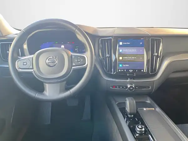 VOLVO XC60 (8/23)