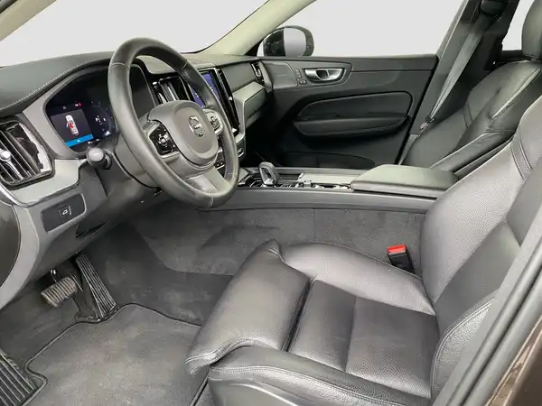 VOLVO XC60 (8/17)