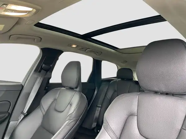 VOLVO XC60 (10/17)
