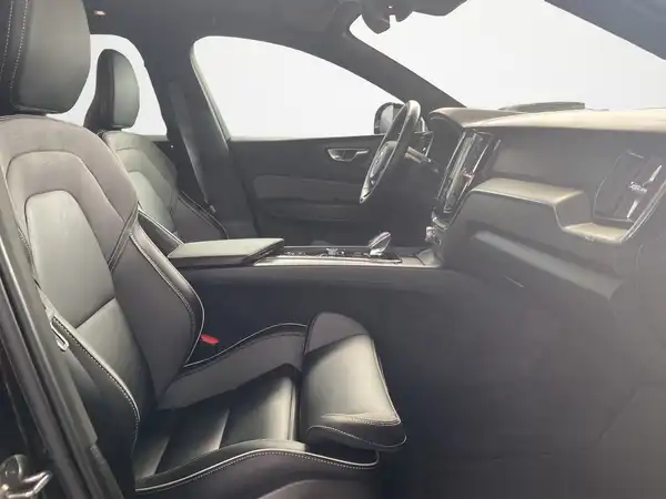 VOLVO XC60 (12/23)