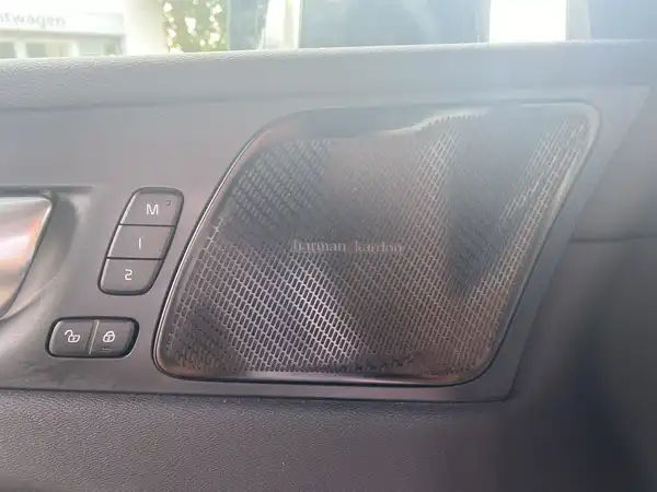 VOLVO XC60 (18/23)