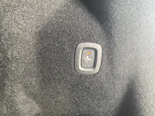 VOLVO XC60 (22/23)