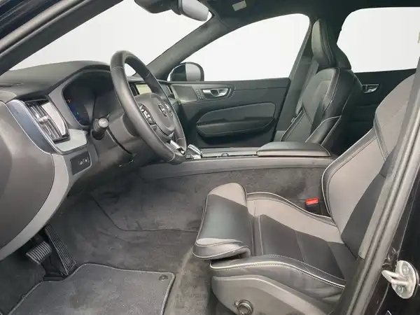 VOLVO XC60 (7/23)